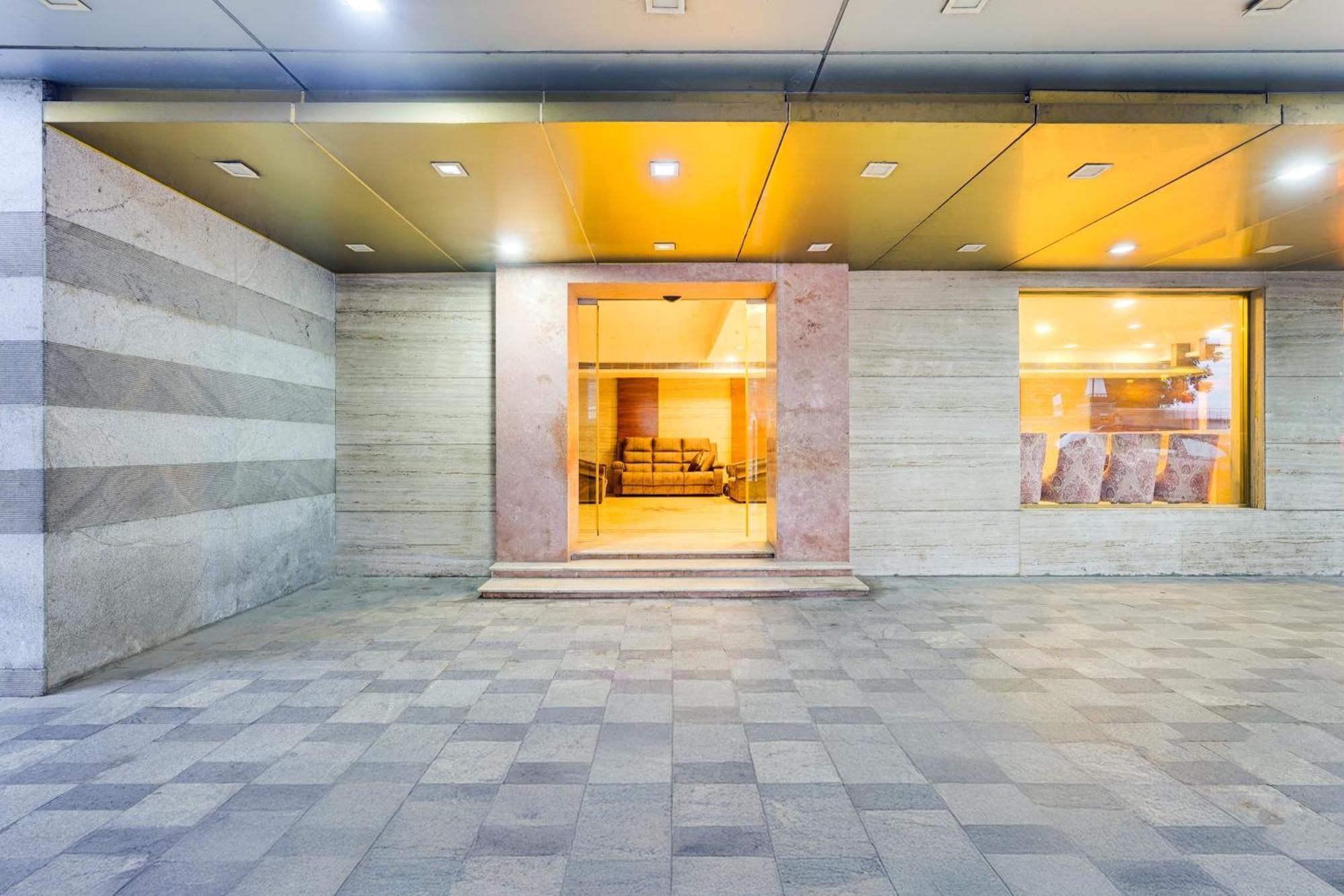 Super Townhouse Oak Alandur Near Chennai Airport Formerly Vijay Park Exterior photo