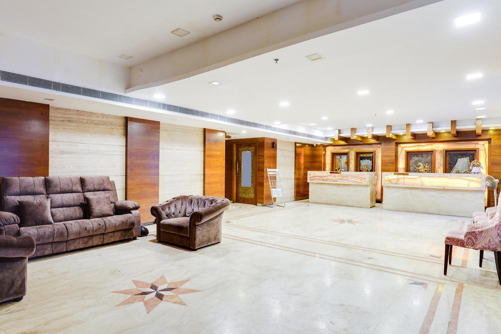 Super Townhouse Oak Alandur Near Chennai Airport Formerly Vijay Park Exterior photo