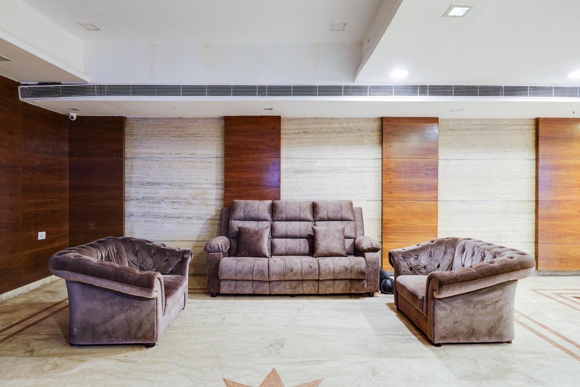 Super Townhouse Oak Alandur Near Chennai Airport Formerly Vijay Park Exterior photo