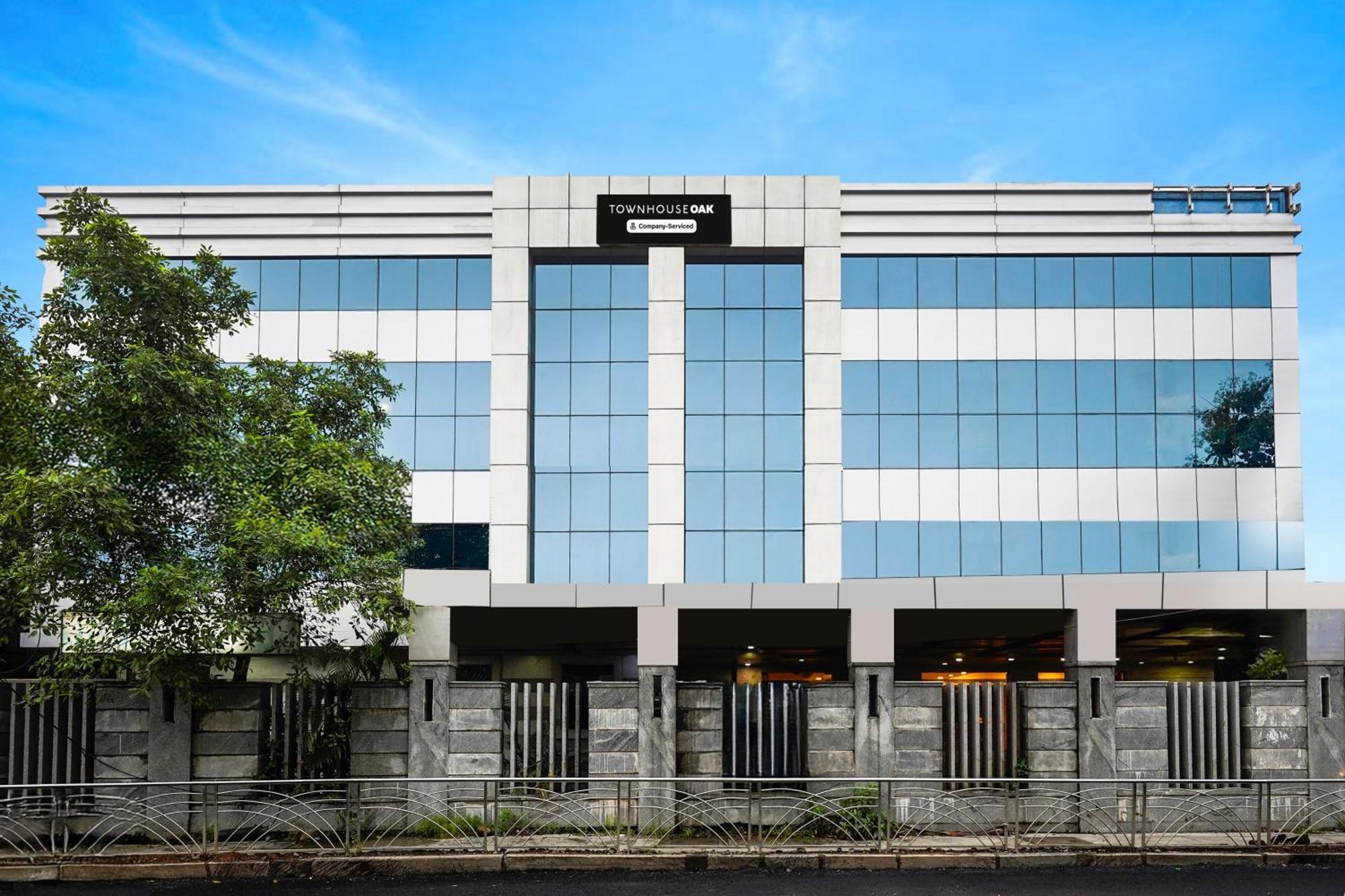 Super Townhouse Oak Alandur Near Chennai Airport Formerly Vijay Park Exterior photo