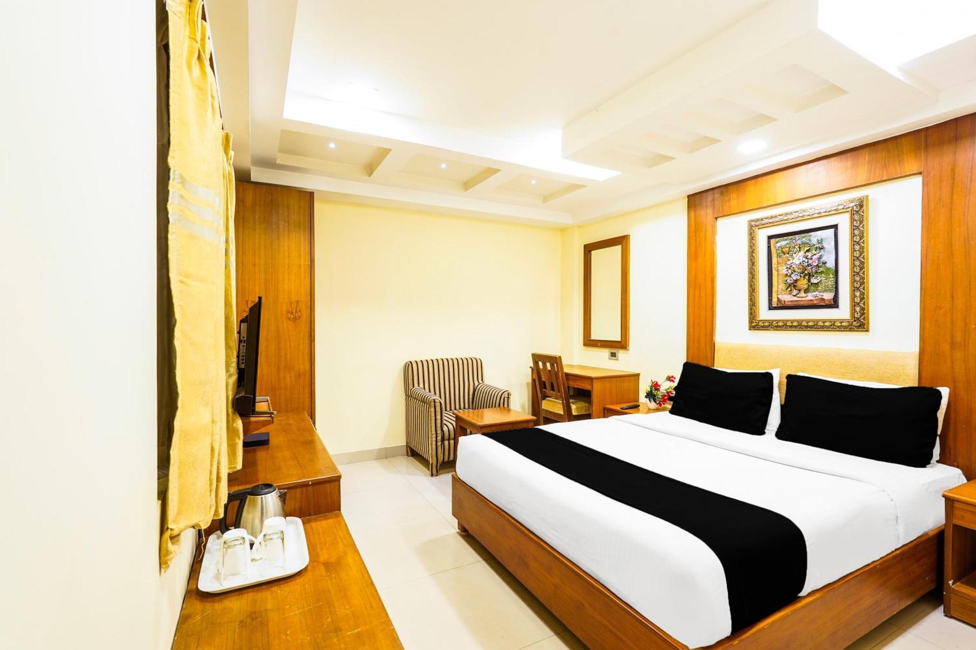 Super Townhouse Oak Alandur Near Chennai Airport Formerly Vijay Park Exterior photo