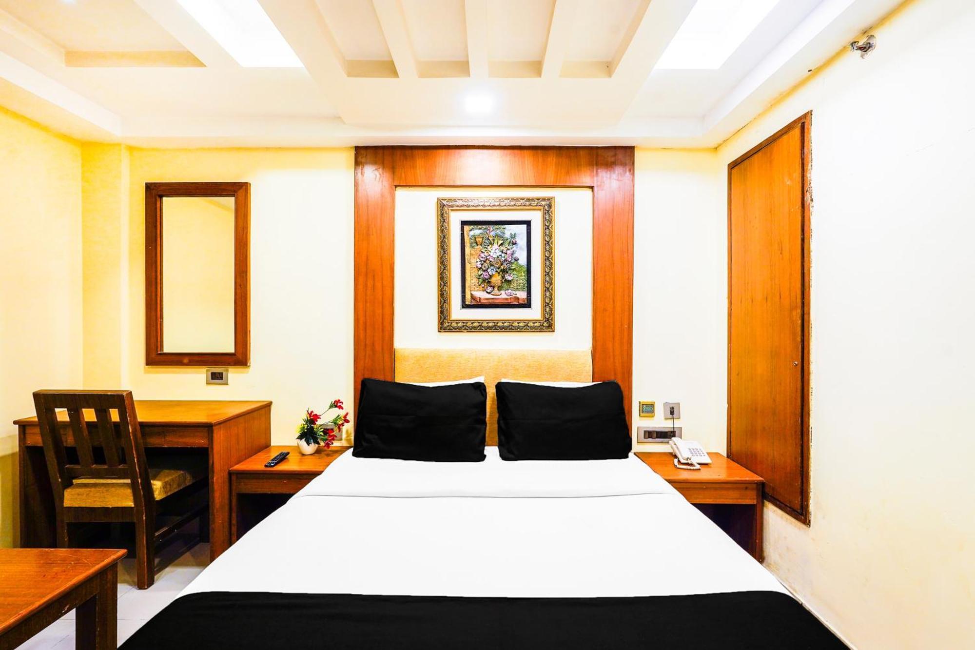 Super Townhouse Oak Alandur Near Chennai Airport Formerly Vijay Park Exterior photo