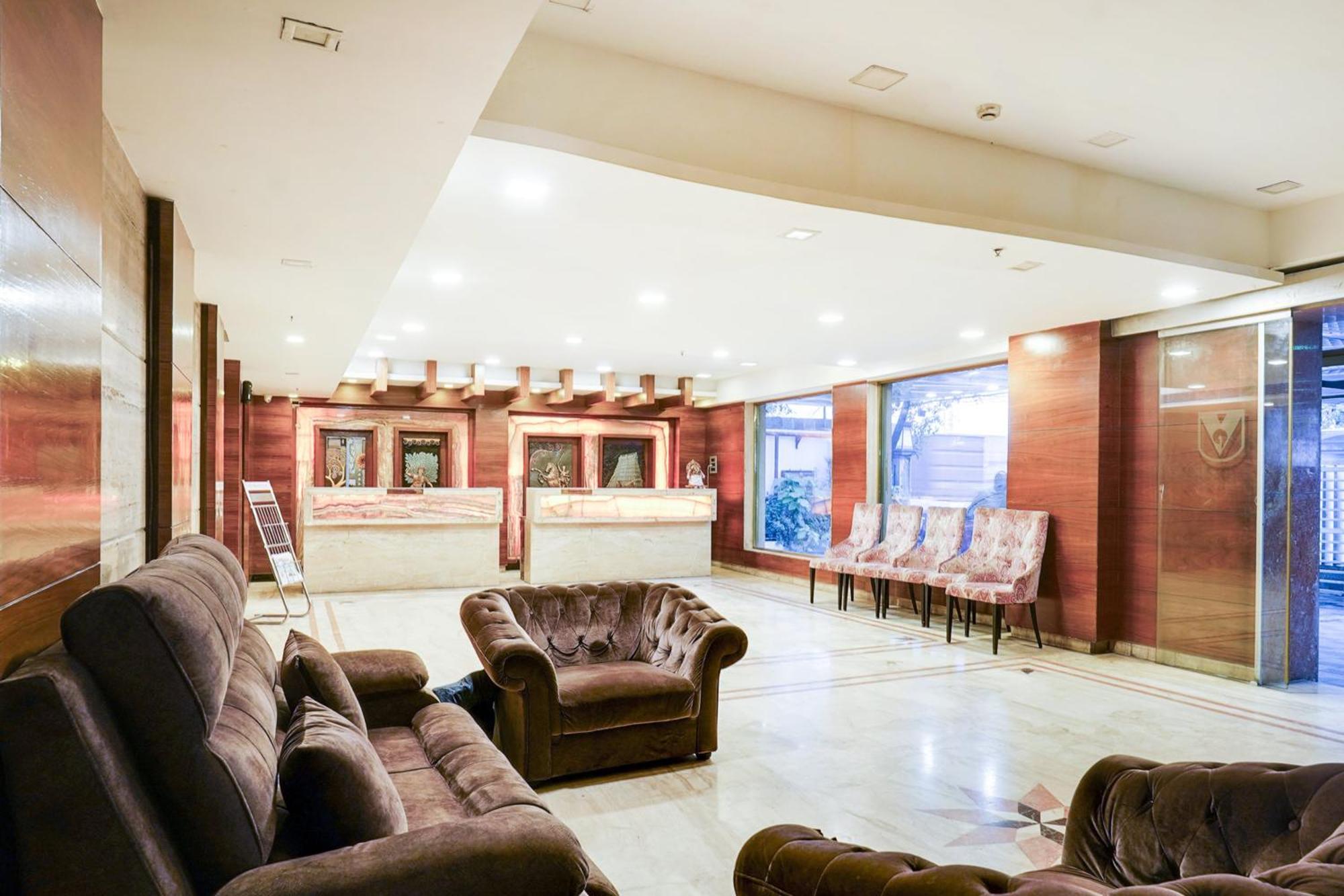 Super Townhouse Oak Alandur Near Chennai Airport Formerly Vijay Park Exterior photo