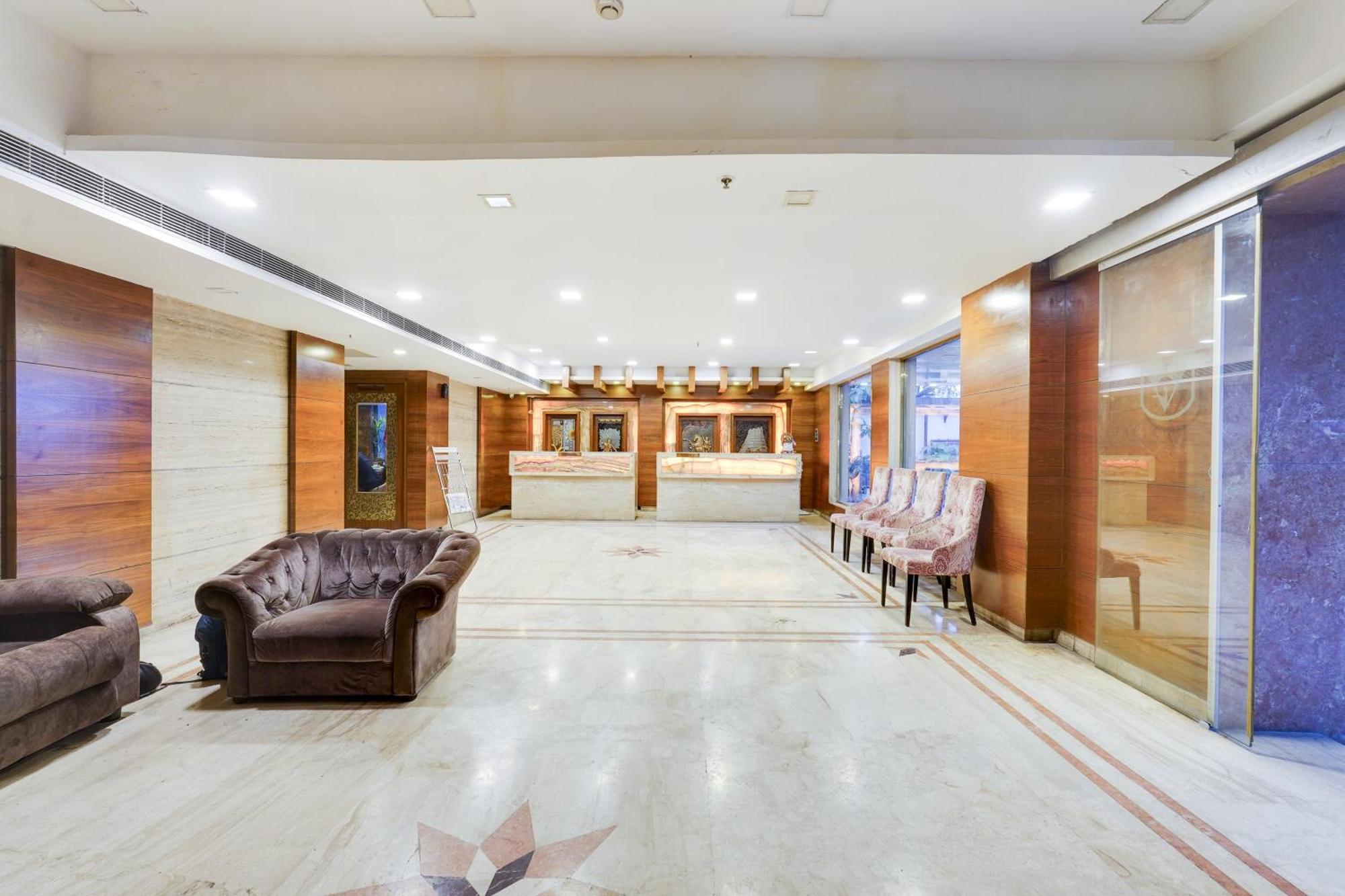 Super Townhouse Oak Alandur Near Chennai Airport Formerly Vijay Park Exterior photo