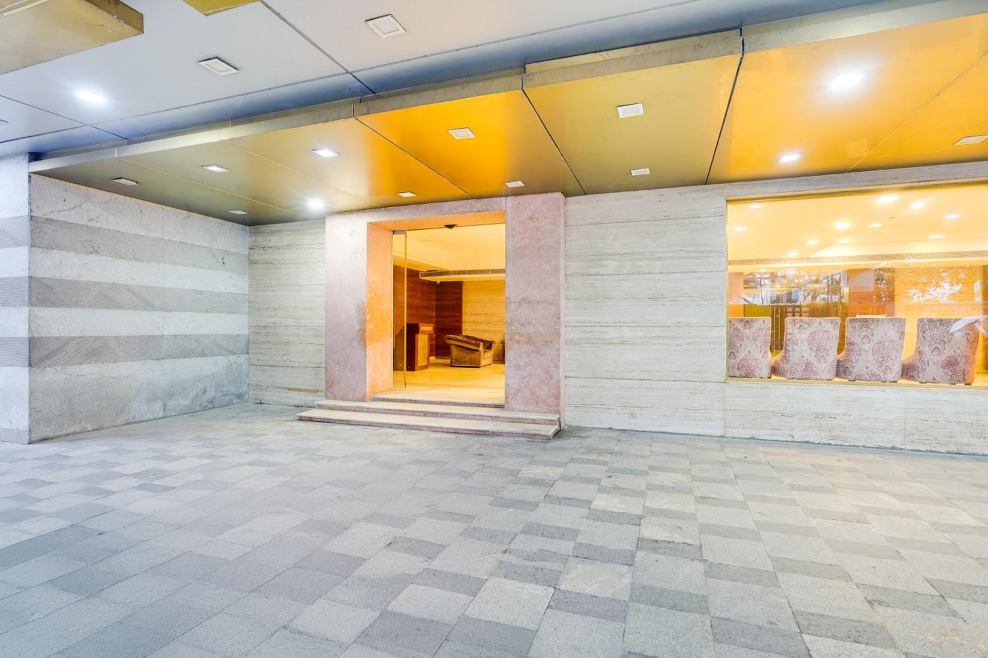 Super Townhouse Oak Alandur Near Chennai Airport Formerly Vijay Park Exterior photo